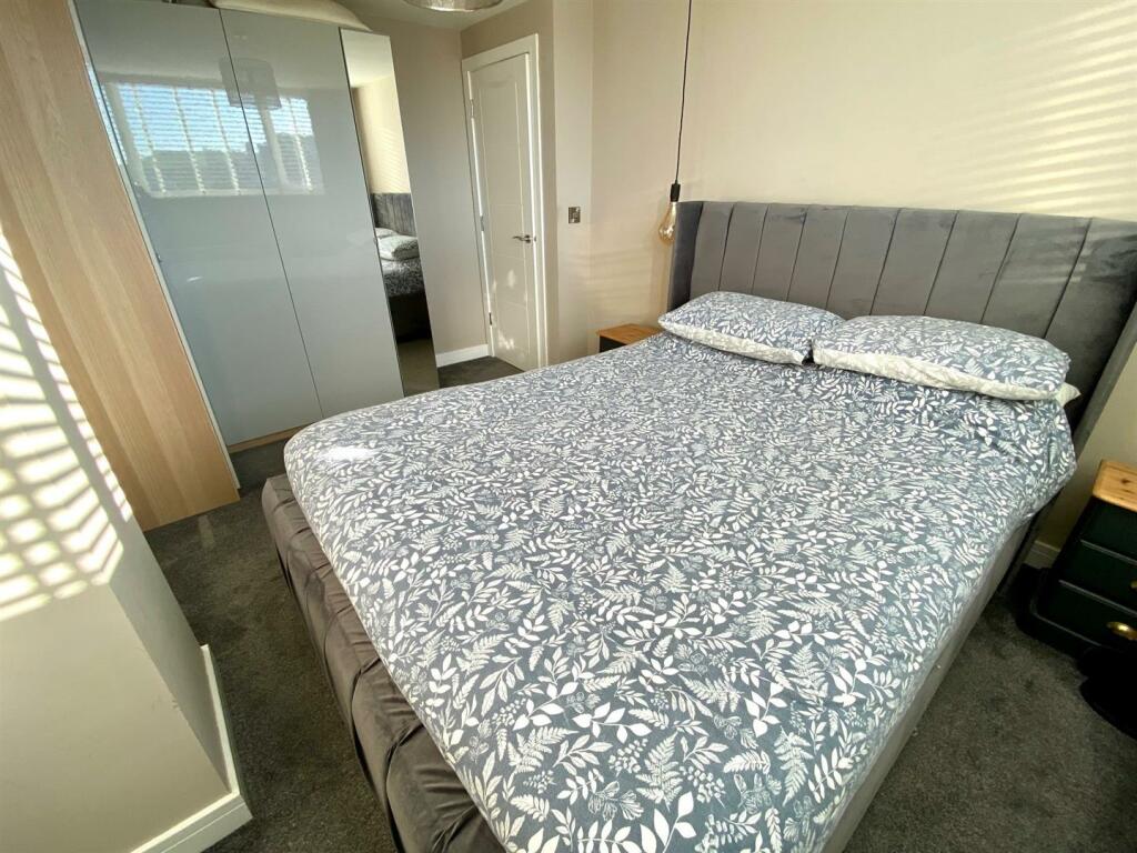 manor park 44 bed 1 1.jpg