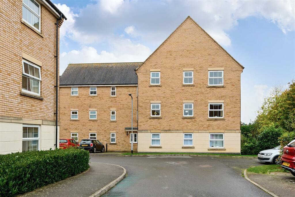 73 Alchester Court, Towcester (1).jpg