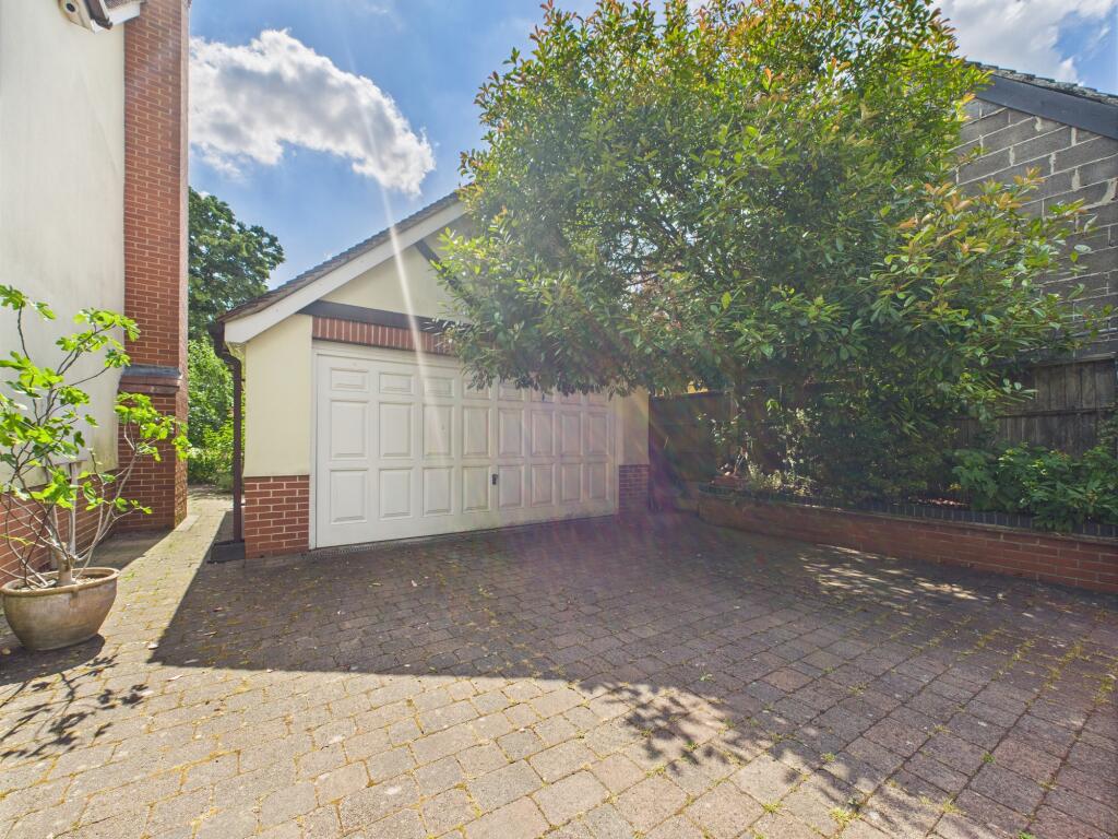 CAM03674G0-PR0565-STILL031