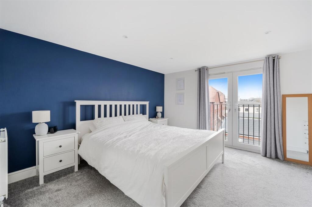 MIDDLE CLOSE (21).jpg