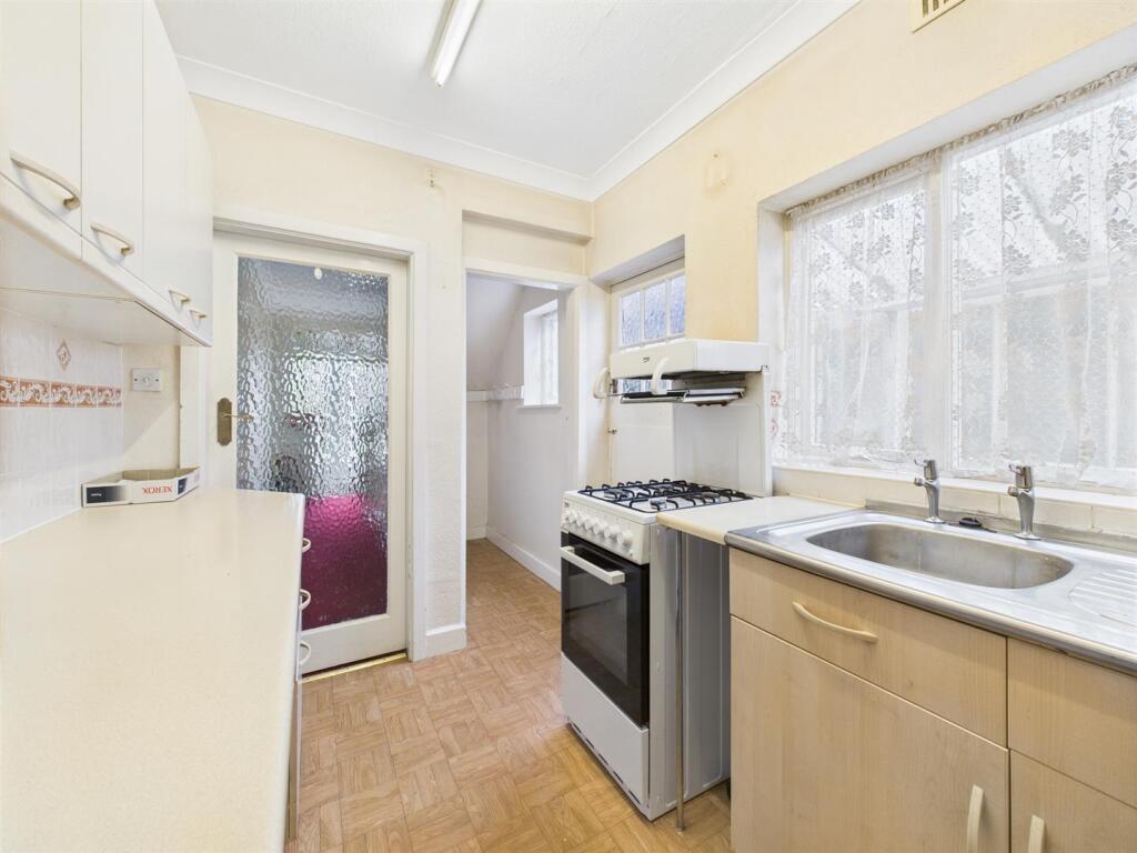 Kitchen: