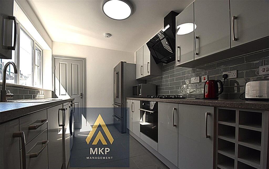 Kitchen bC.JPG