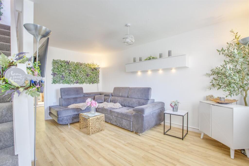 65 Nicholas Gardens, HP13 6JG-13.jpg