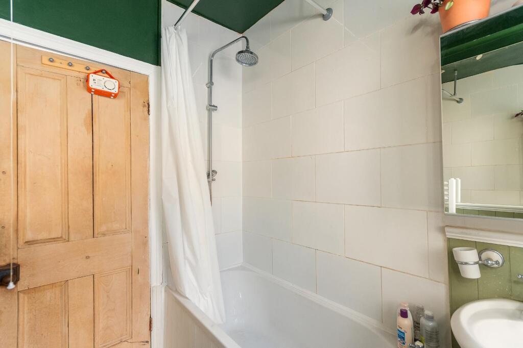 2S0RKE - Bathroom A.jpg