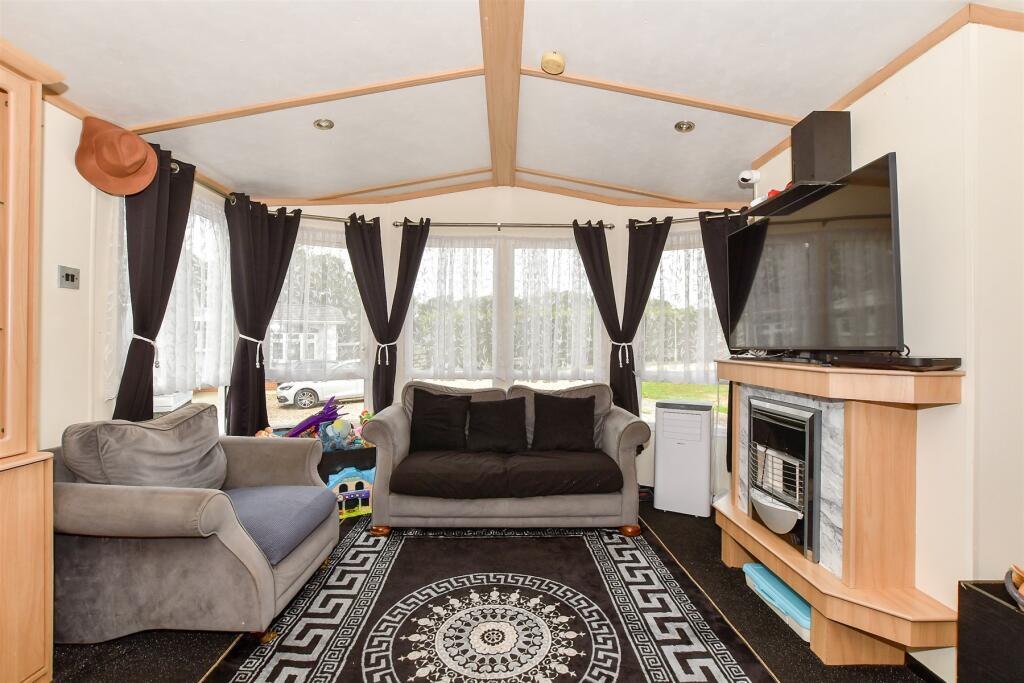 Lounge/Kitchen