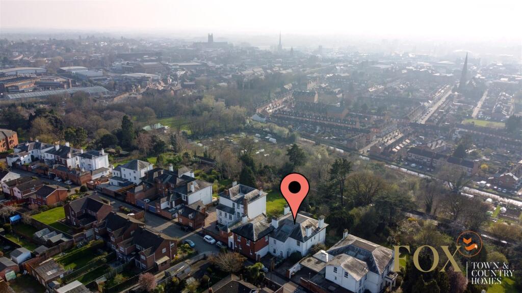 11 Lansdowne Crescen