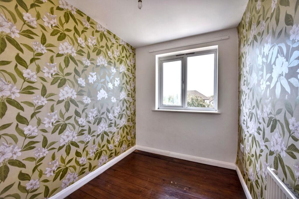 5 Dobsons Close, Rayleigh, Essex, SS6 7NZ