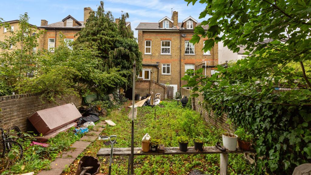 Flat B, 8 Cherington Road, Hanwell, London, W7 3HJ