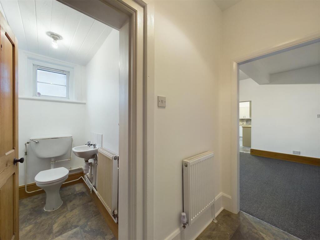Flat 1 - Entry/WC