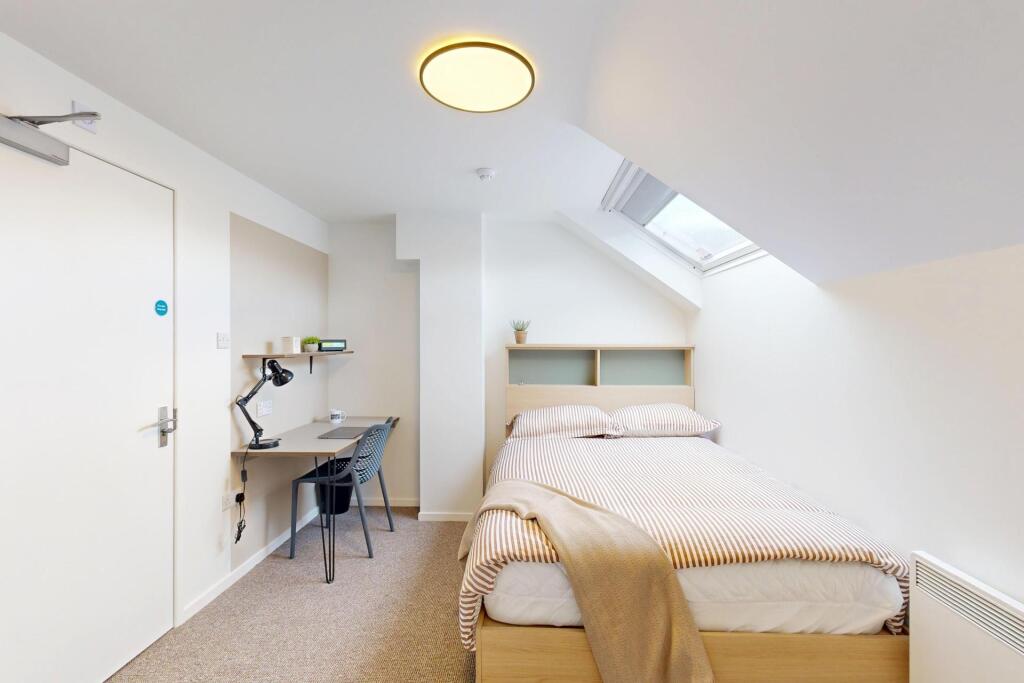 Bright, neatly presented attic bedroom with a c...