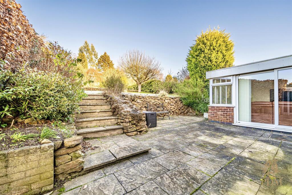 2 Arundel Drive Bramcote NG9 3FX