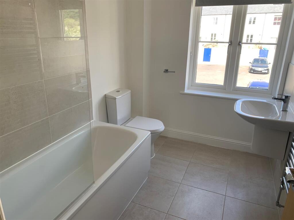 Bathroom2.jpg