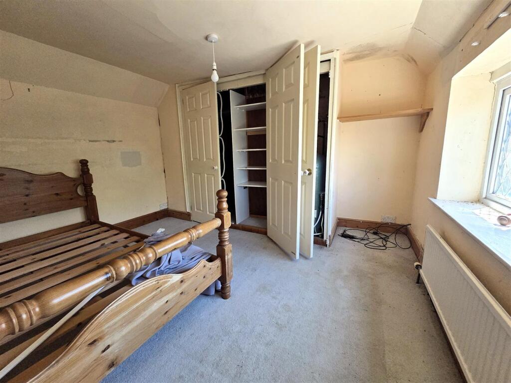 Mermaid Cottage - Bed 1.jpg