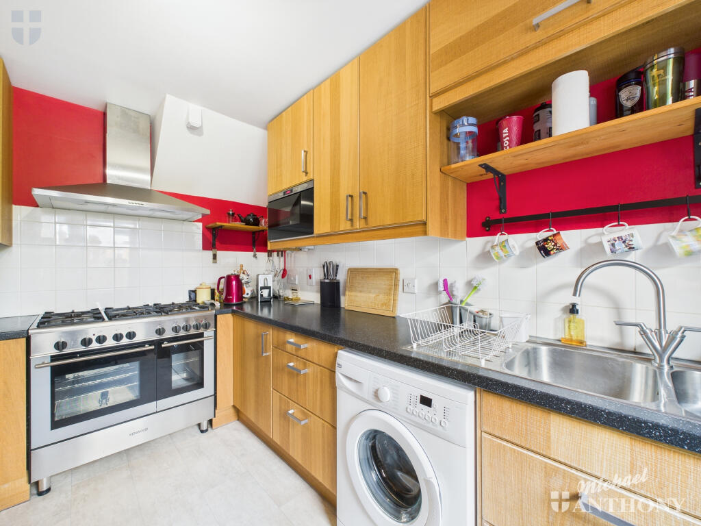 CAM03218G0-PR0615-STILL008