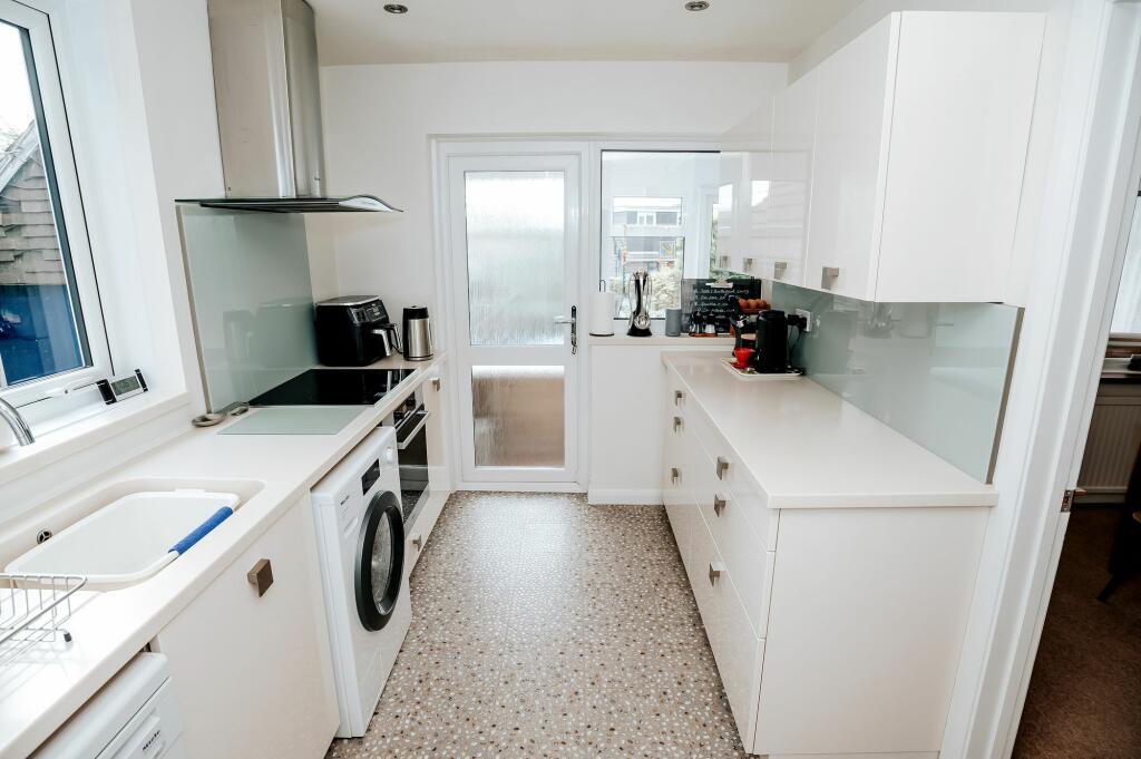 KITCHEN DINER AND LOUNGE