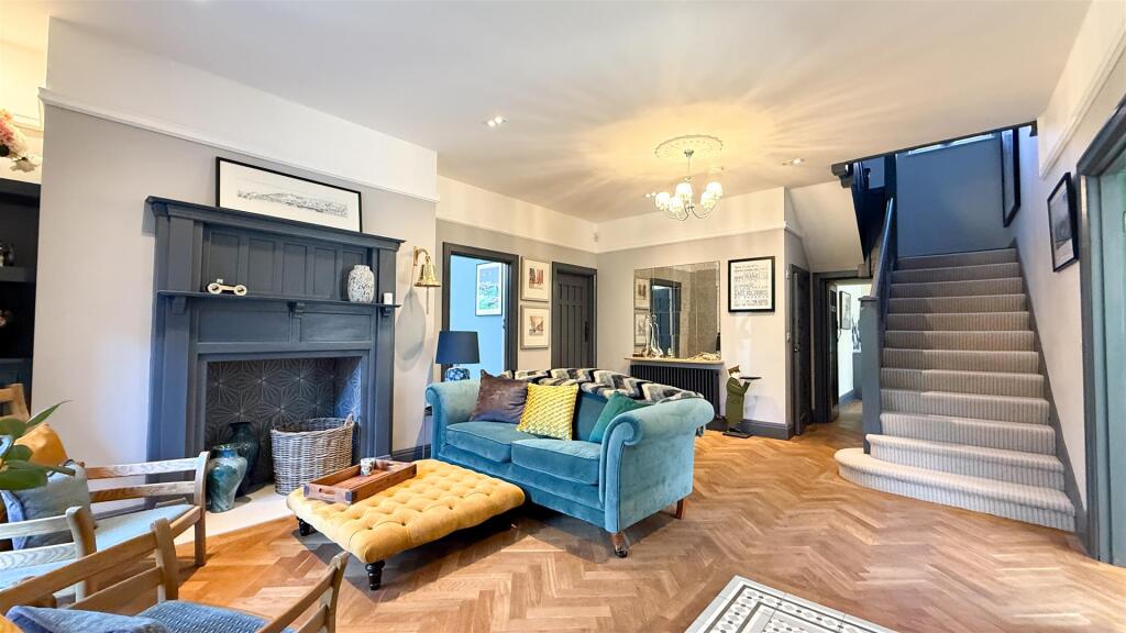 ENTRANCE HALL