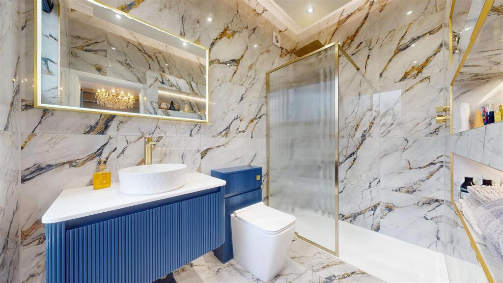 Dentons Green Lane En-suite