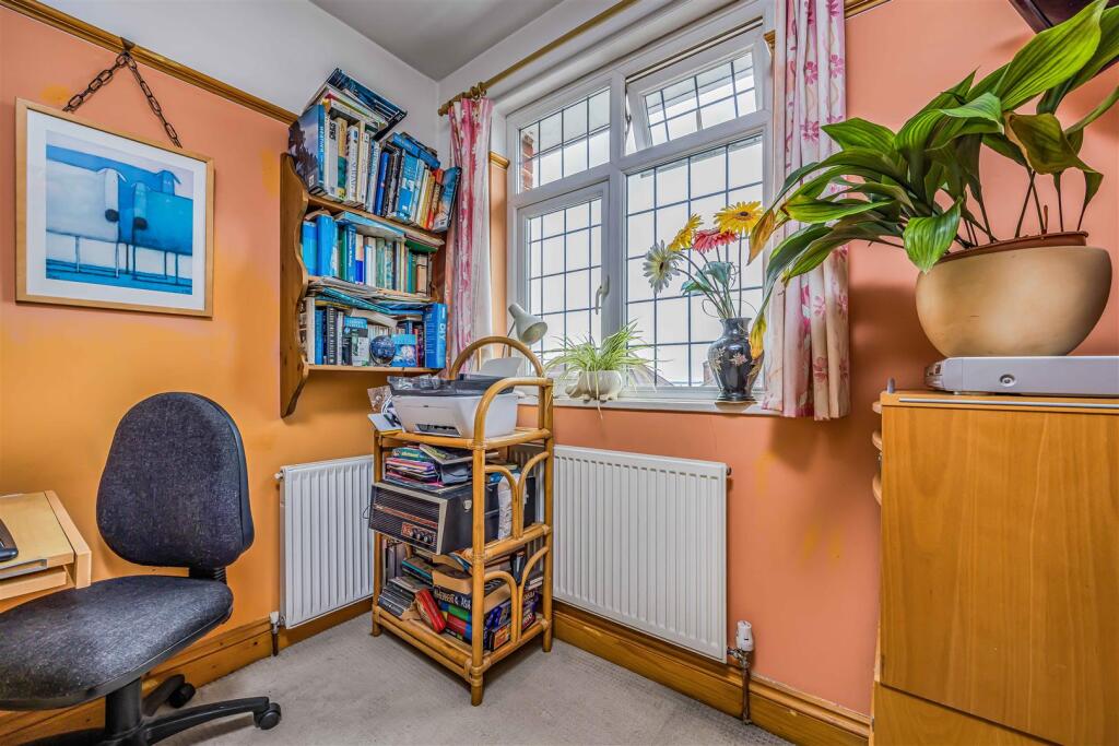 59 Woodfield Avenue, Drayton-Small-PorticoMarketin