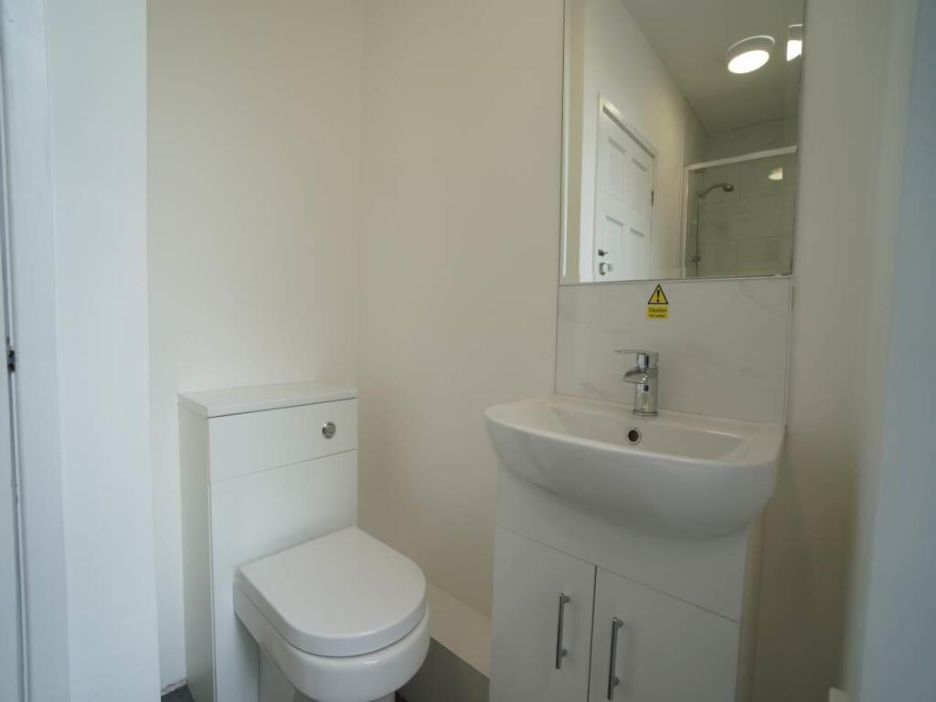 22CollegeRd_Bathroom4.1.JPG