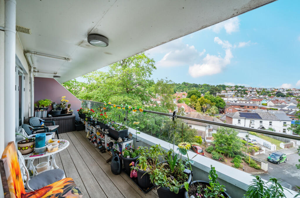 1295316-16-682de9...