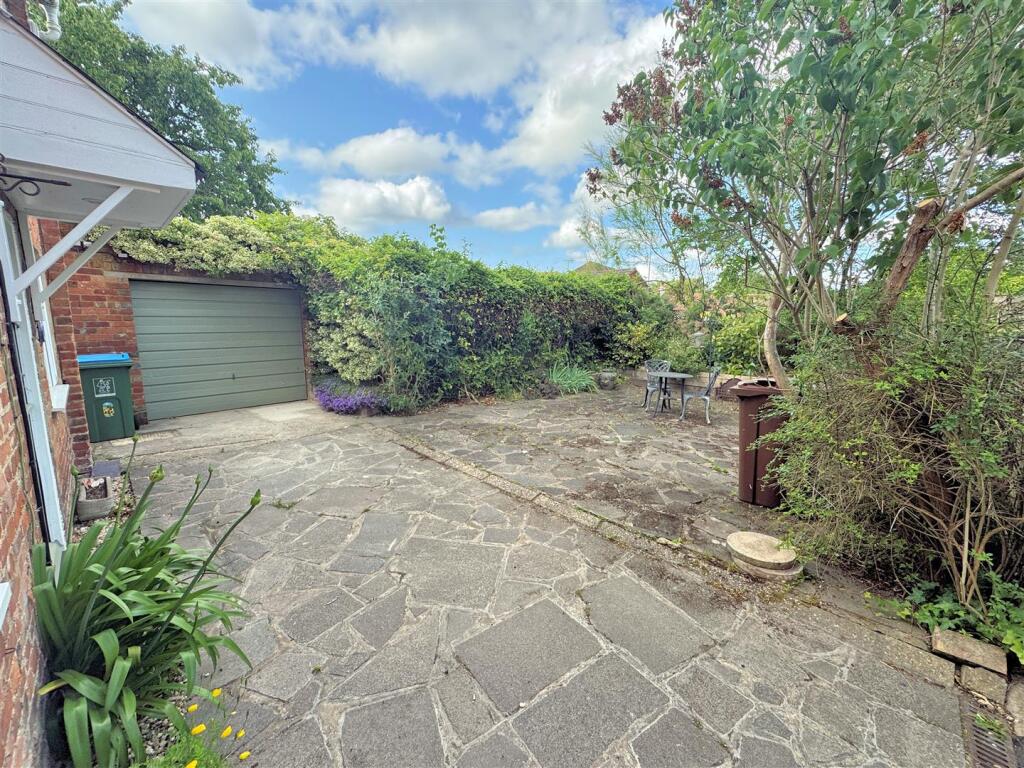 Front garden.jpg