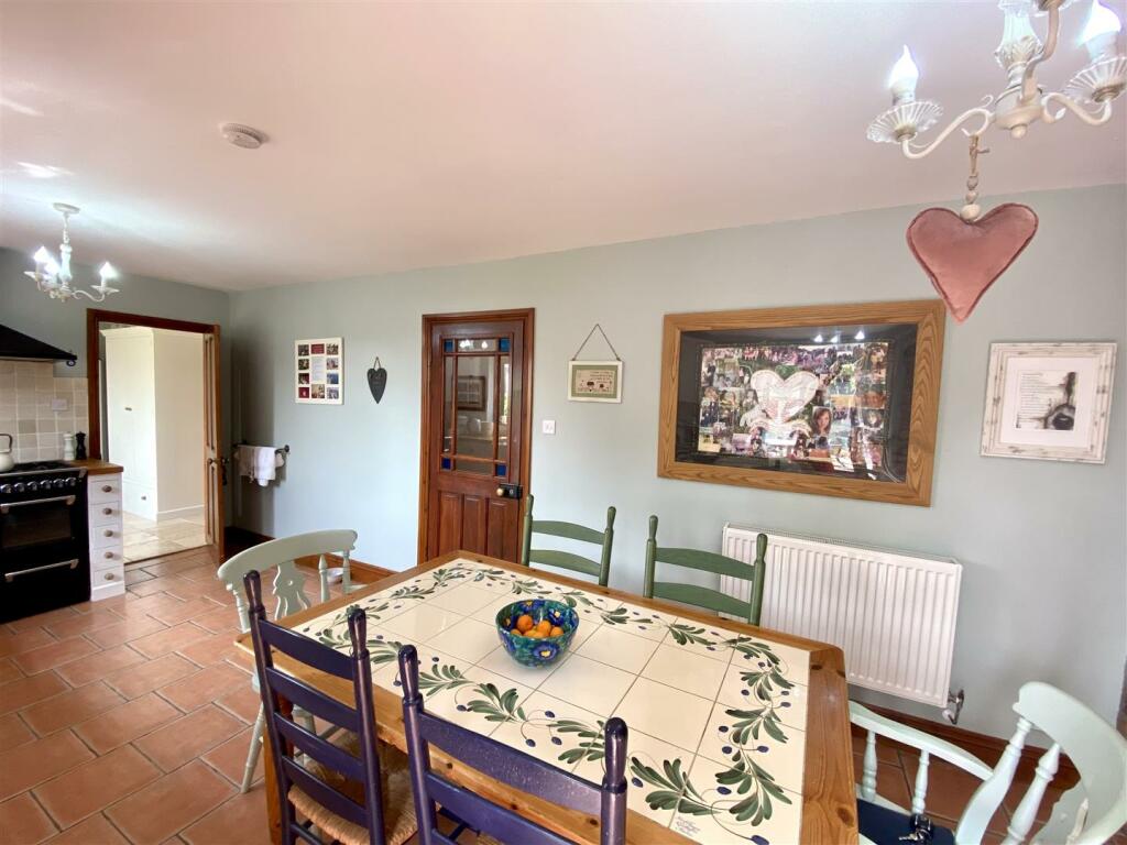 KITCHEN/BREAKFAST ROOM