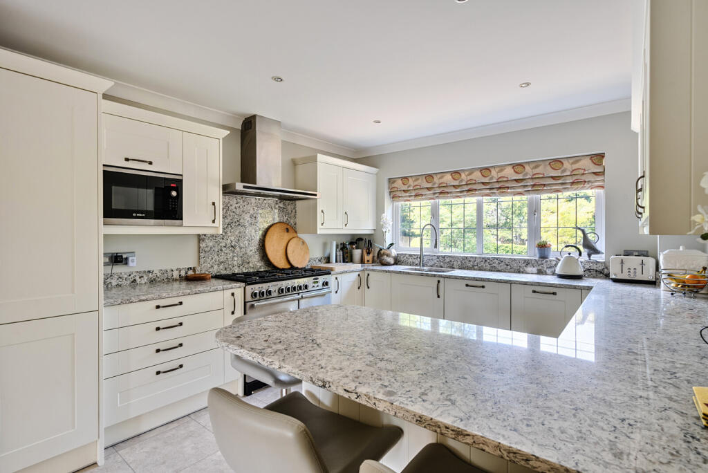 1290281-12-683d87...