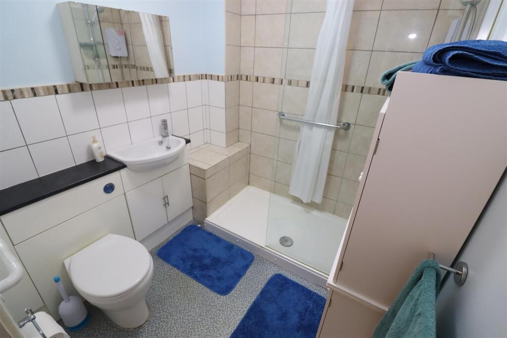 Shower Room / WC