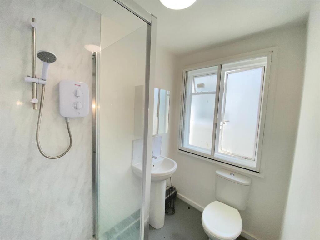 Bathroom..jpg