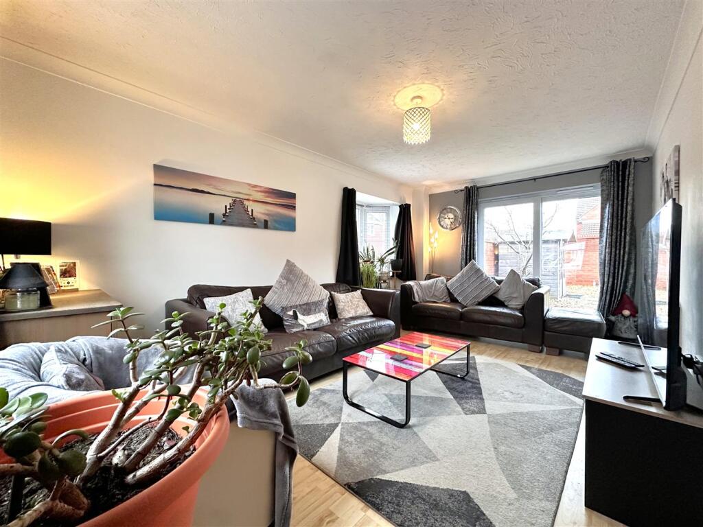 Generous Living Room 603