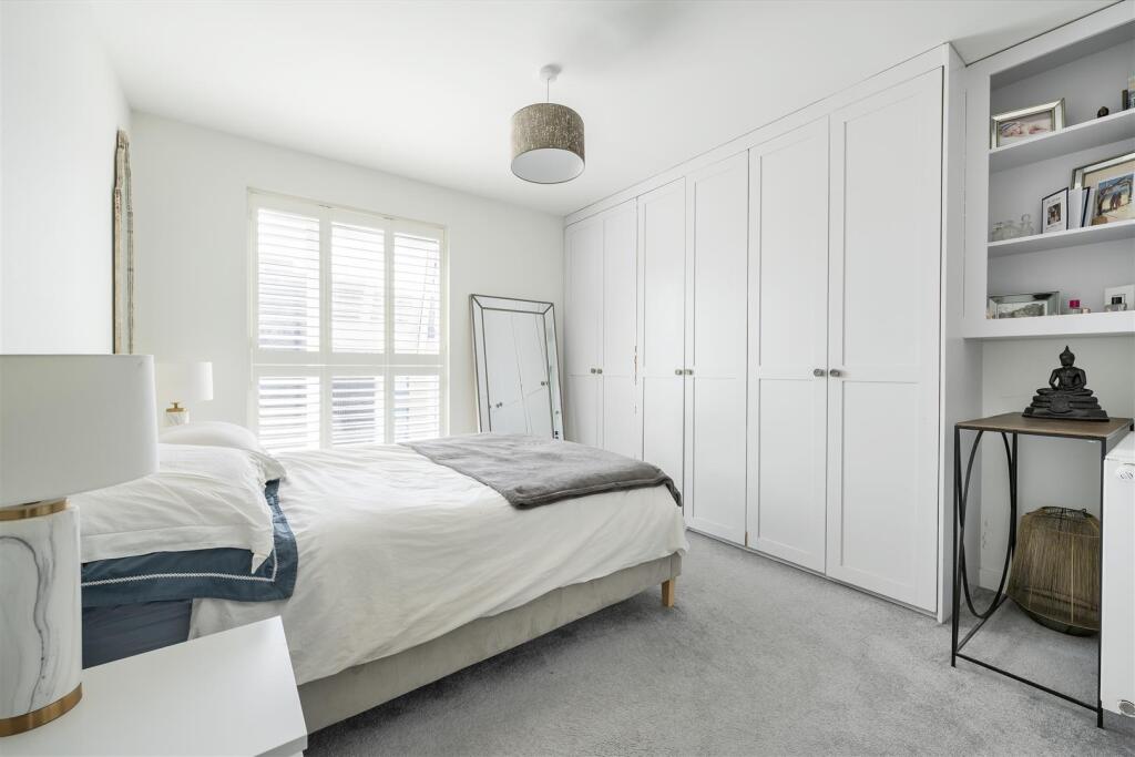 Merriam Close, E4
