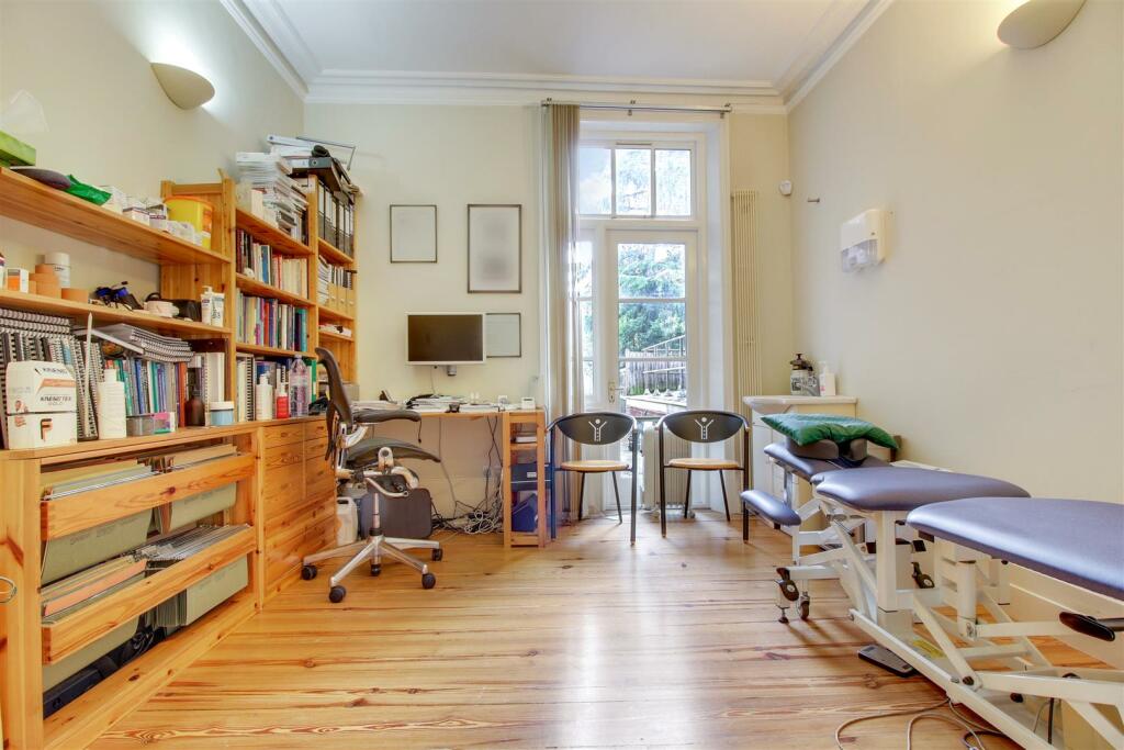 OFFICE.jpg
