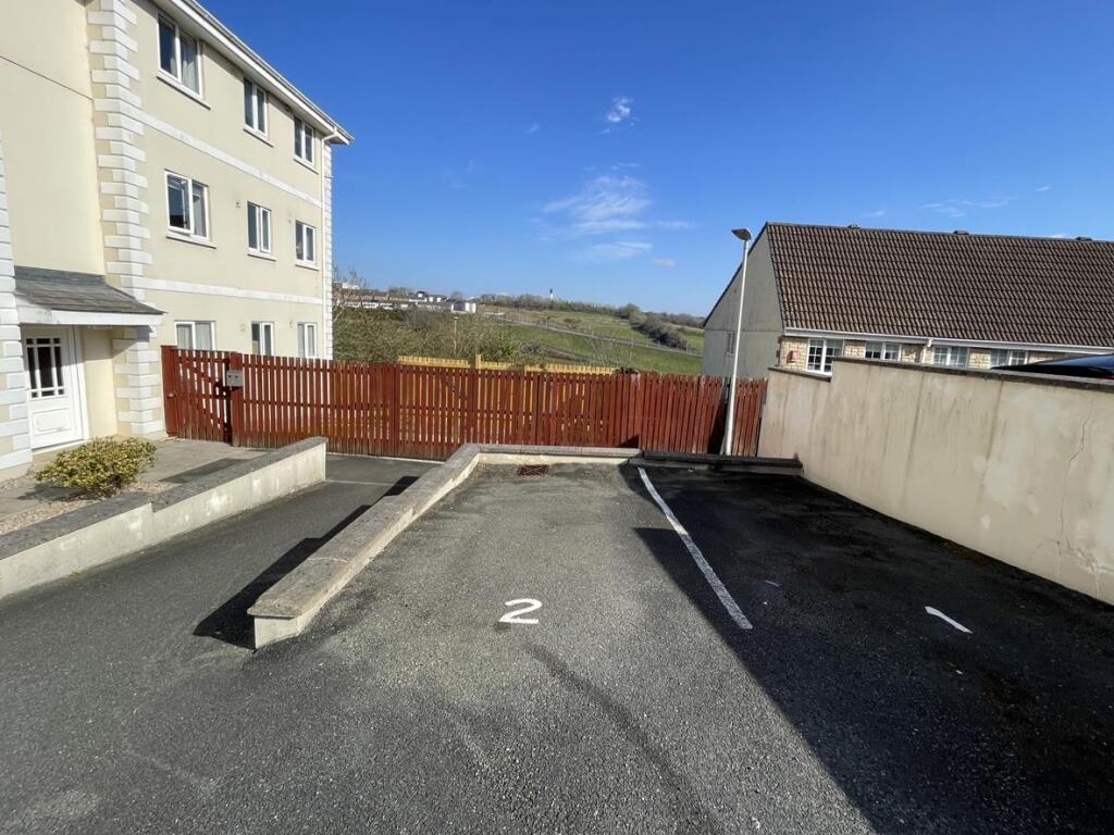 Austin Crescent 292 - Parking.jpg