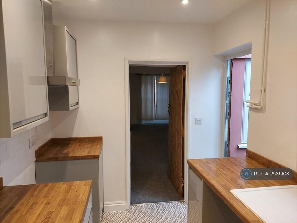 Kitchen (To Front)