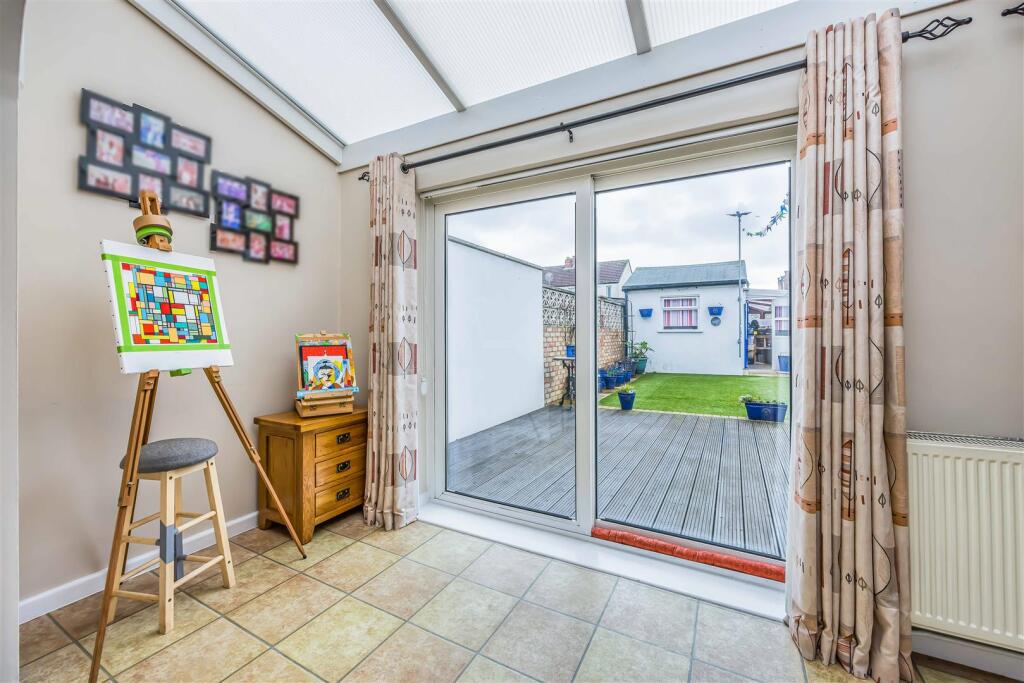 2A Wesley Grove, Copnor-Small-PorticoMarketing-Sol