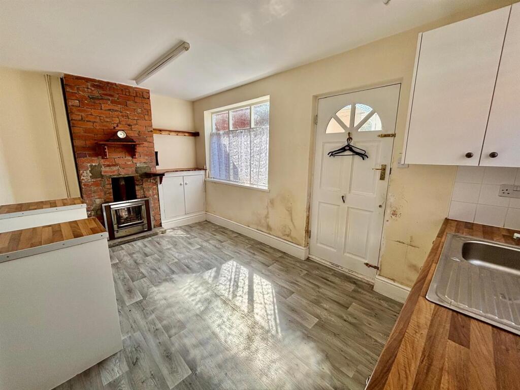 Dining Kitchen: