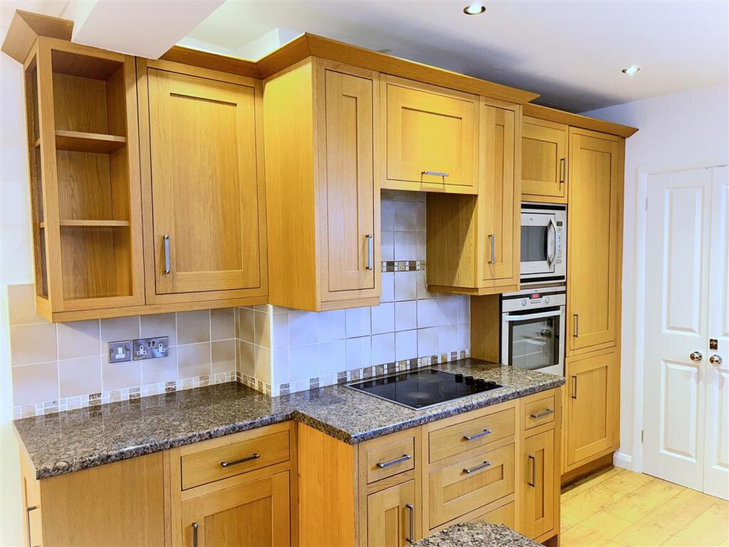kitchen 2.JPG