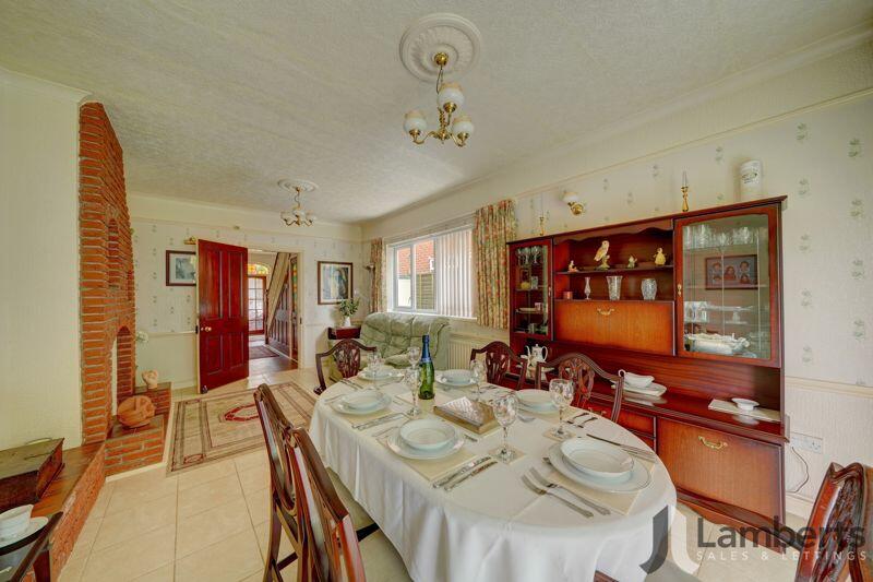 Lounge/Dining Room