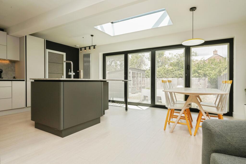 Kitchen/Dining Area