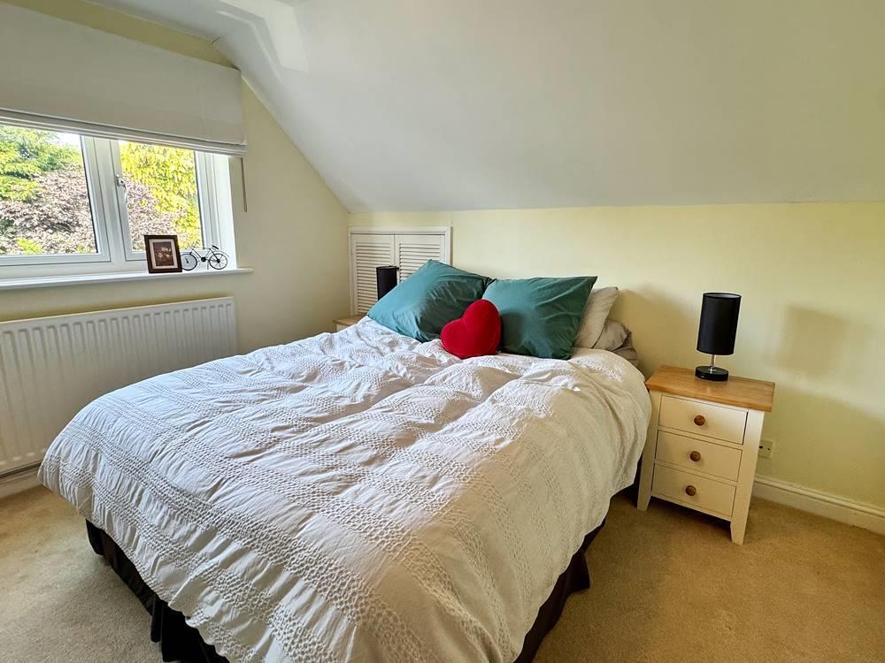 bed2.jpg
