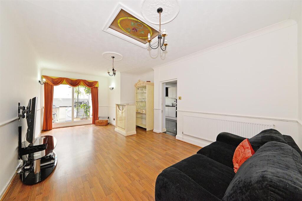 FAMILY ROOM.jpg