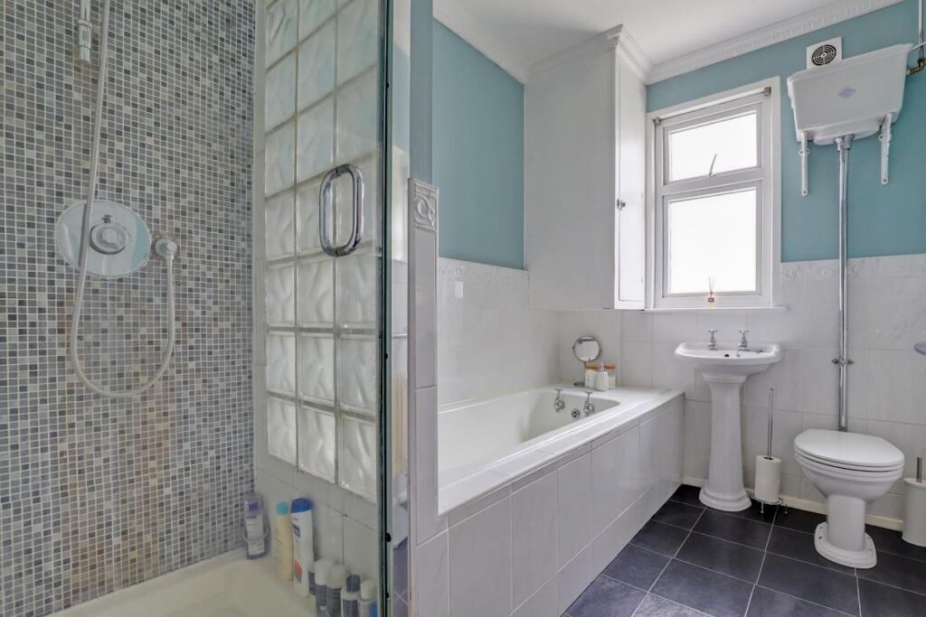 10-4155JHPropWpen - 44 Avenue Road - 28-medium.jpg