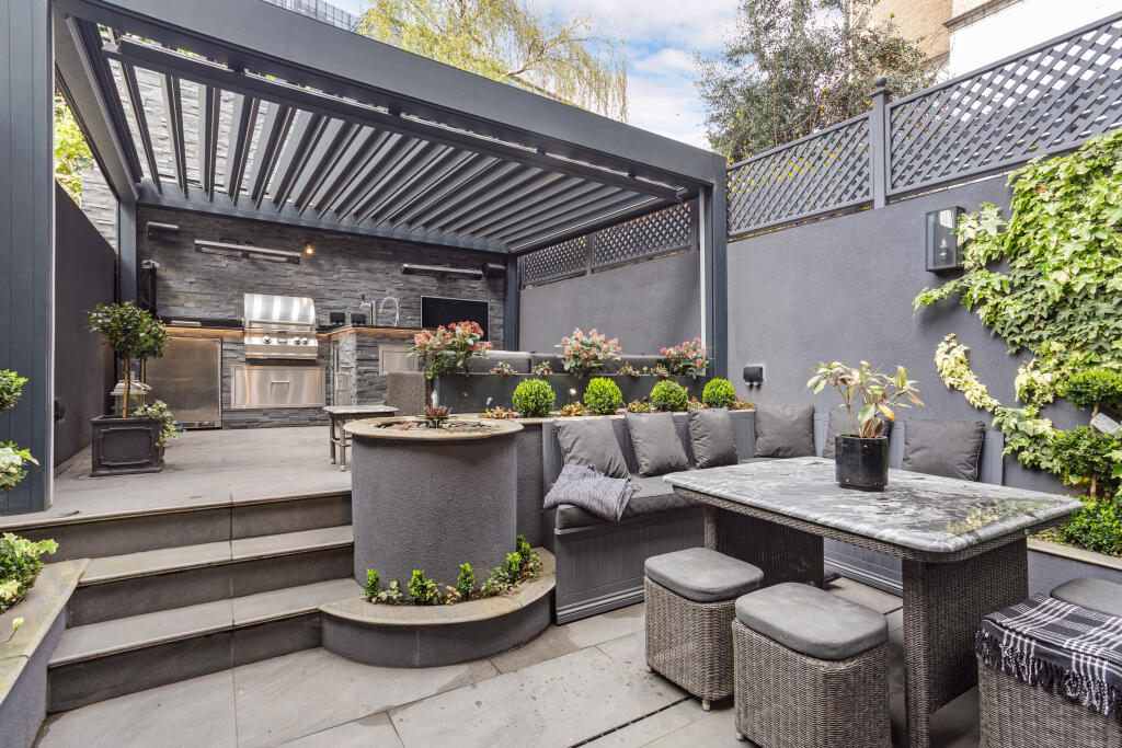 66761-Hugh-Street  (