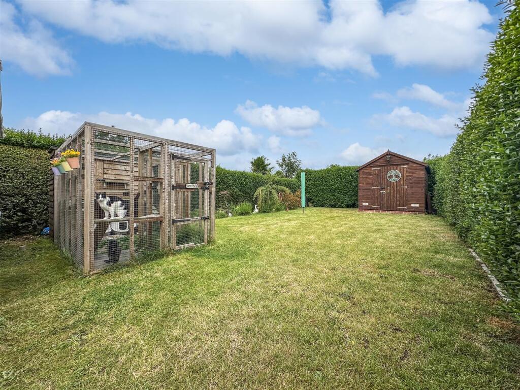 Well-Appointed Rear Garden 516