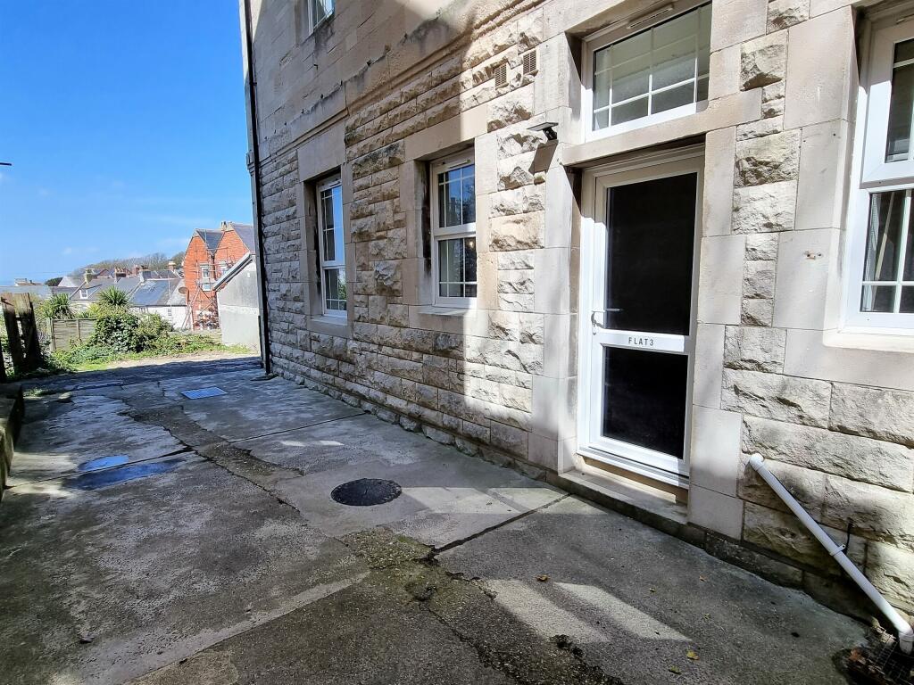 Parking &amp; Private Entrance