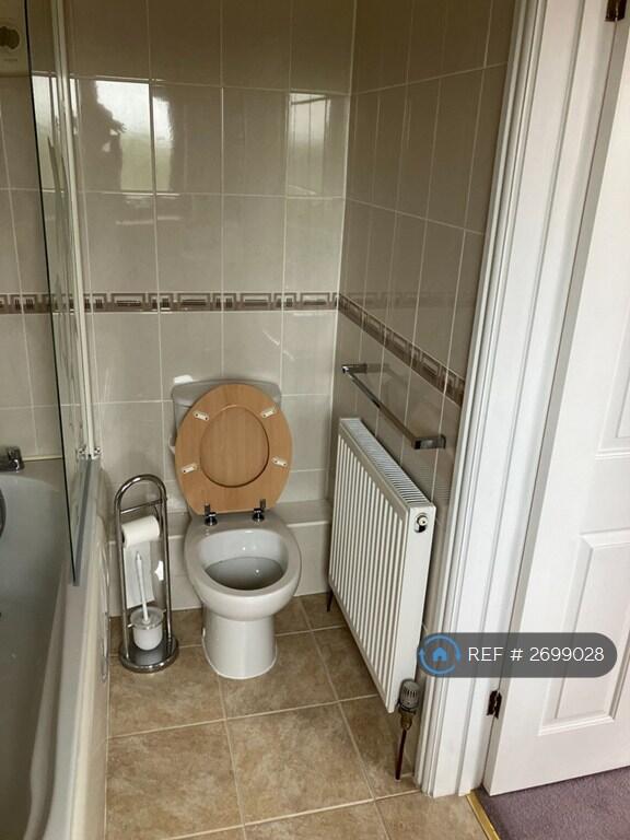 Bedroom 1 - Ensuite (Bath/Shower, Sink &amp; Toilet)