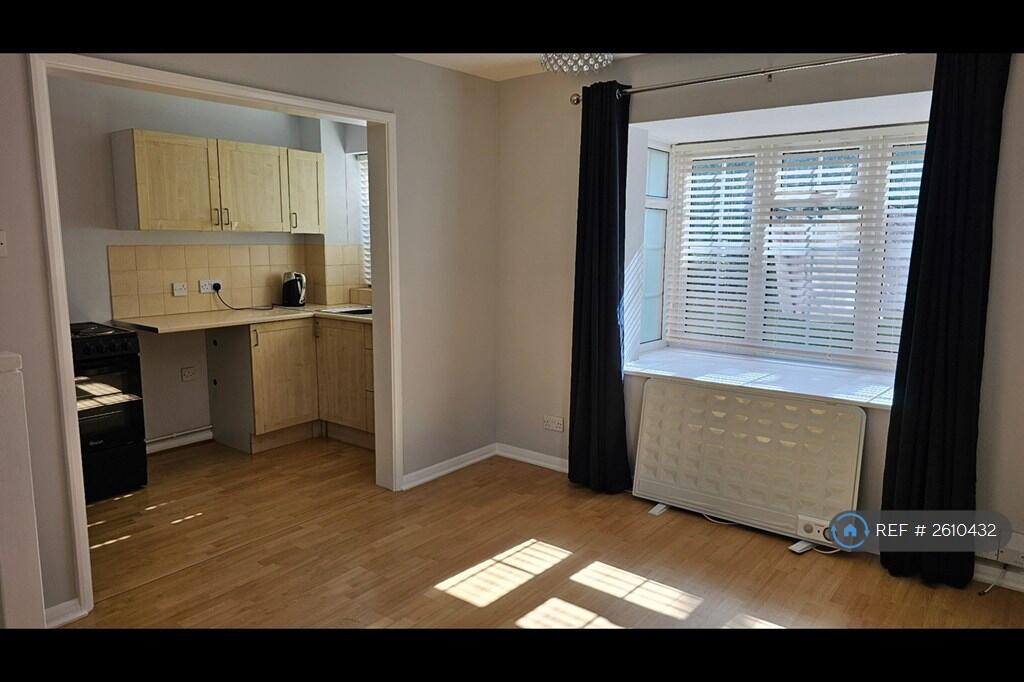 Lounge &amp; Kitchen