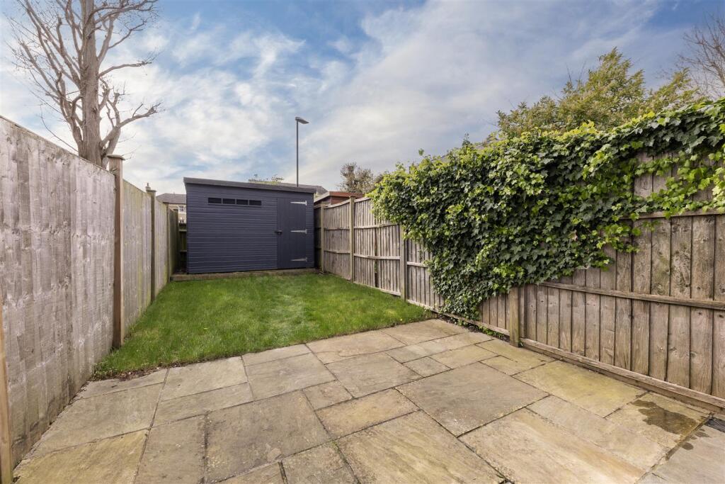 Thaxted Place 8- gar.jpg