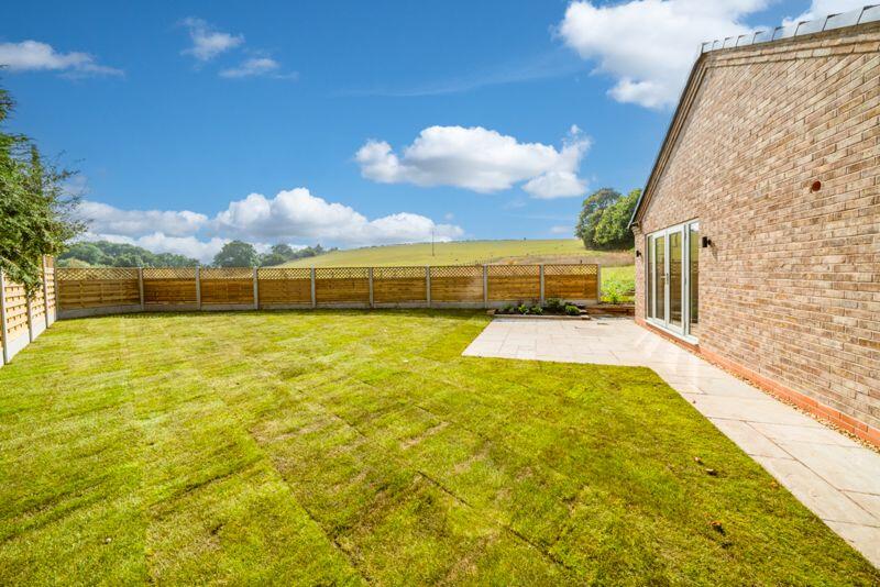 SIDE GARDEN