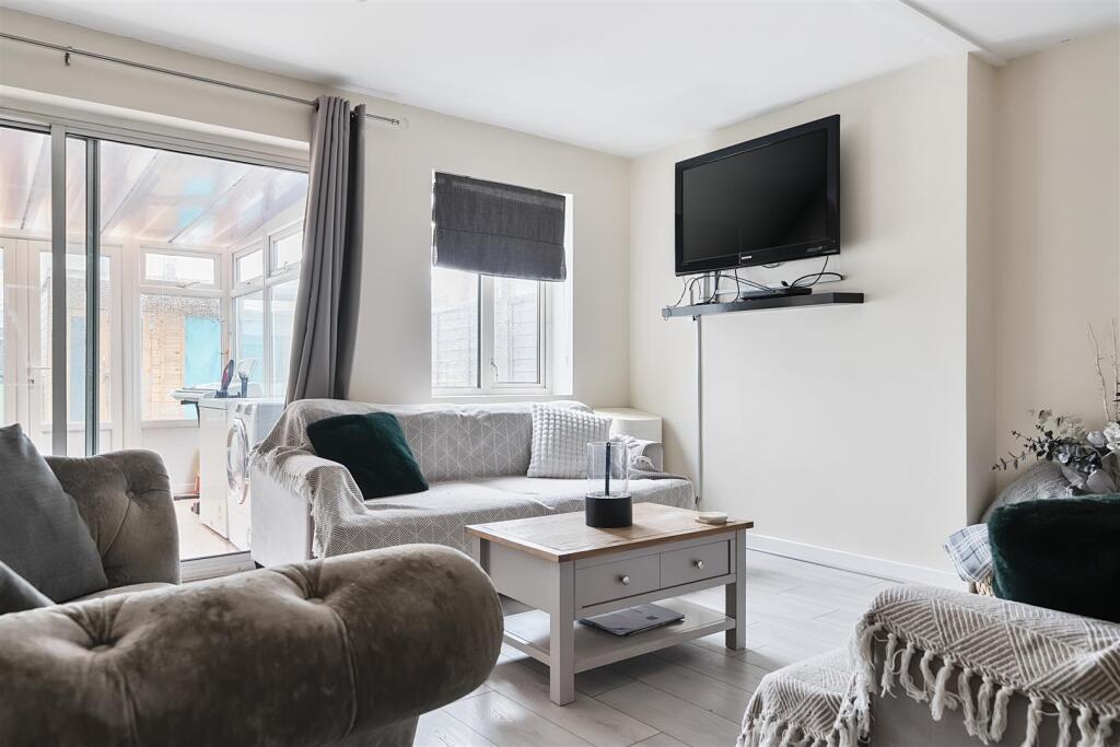 For Sale by Aspire Residential | Ashacre Lane